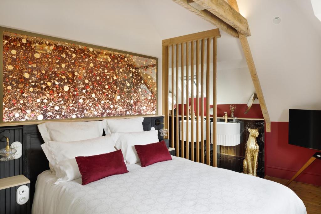 Postel nebo postele na pokoji v ubytování Clos du Cèdre - Chambres d'Hôtes d'Exception, Luxury B&B à Dinan
