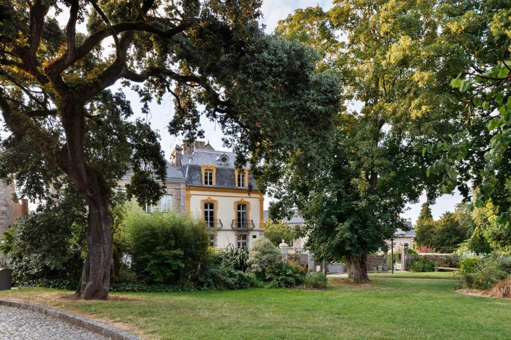 Zahrada ubytování Clos du Cèdre - Chambres d'Hôtes d'Exception, Luxury B&B à Dinan