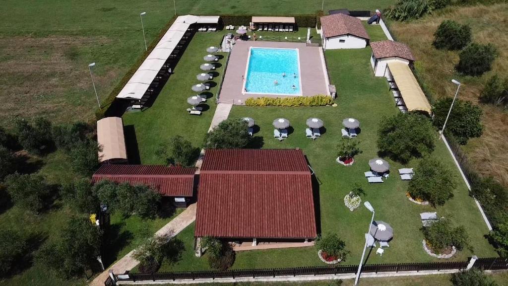 Bazén v ubytování Hotel Piscina La Suite nebo v jeho okolí