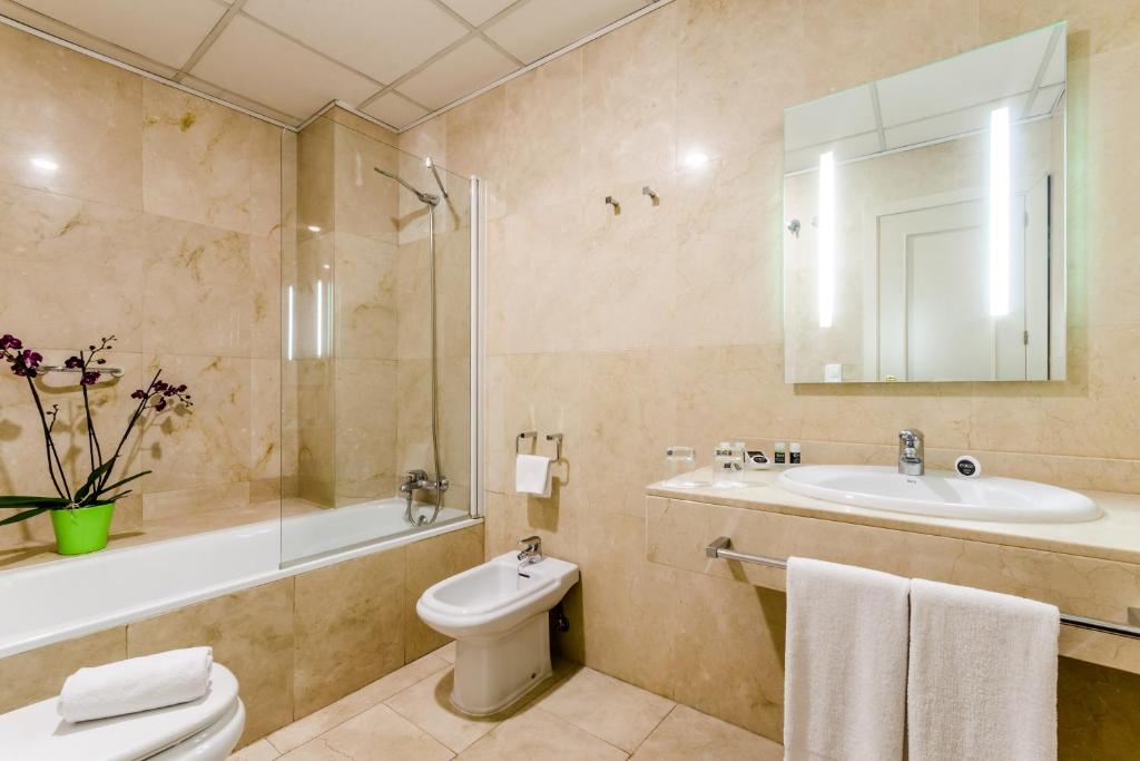 Kúpeľňa v ubytovaní Exe Suites 33