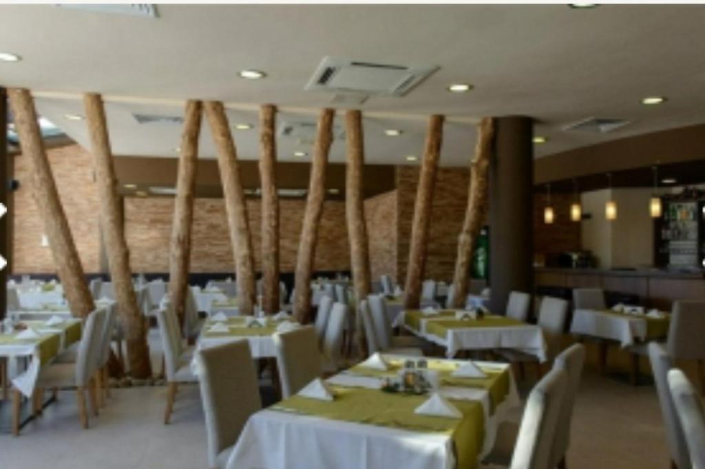 Restaurace v ubytování Aspen Golf Resort and SPA, Studio J006