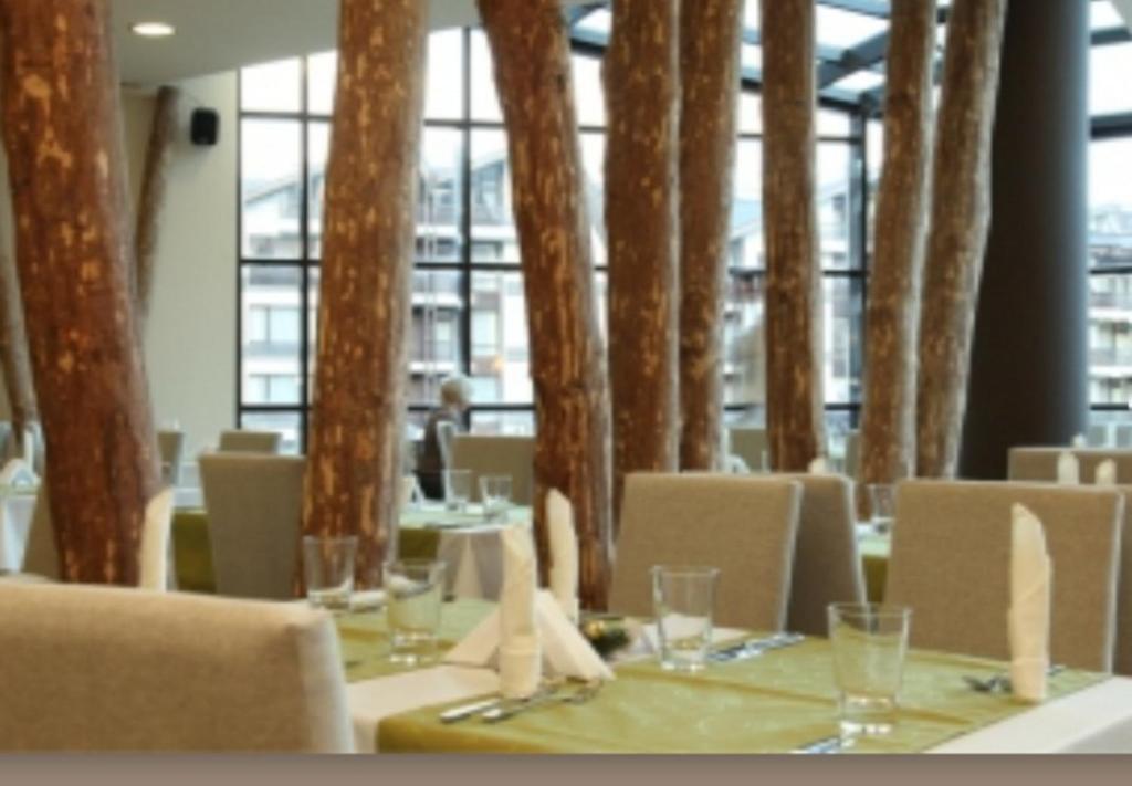 Restaurace v ubytování Aspen Golf Resort and SPA, Studio J006