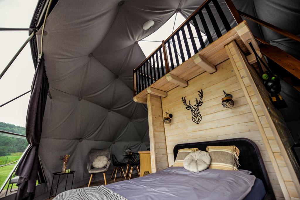 Postel nebo postele na pokoji v ubytování Glamping nad Sanem