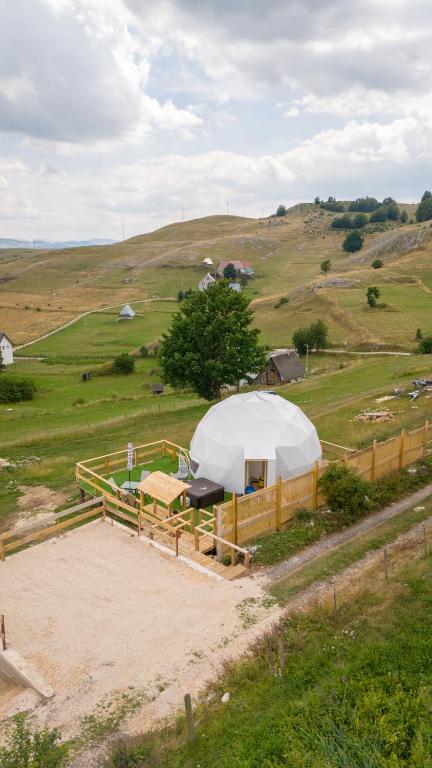 Příroda nedaleko luxury tent