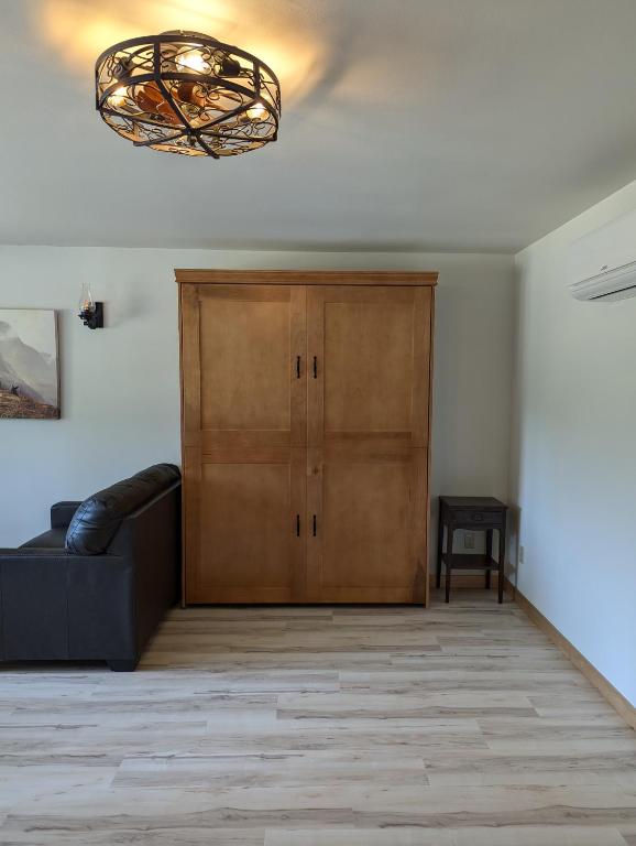 Posezení v ubytování Bugling Elk Bungalow