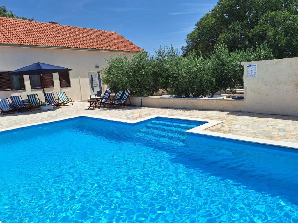 Basen w obiekcie Kuća za odmor Mira lub w pobliżu