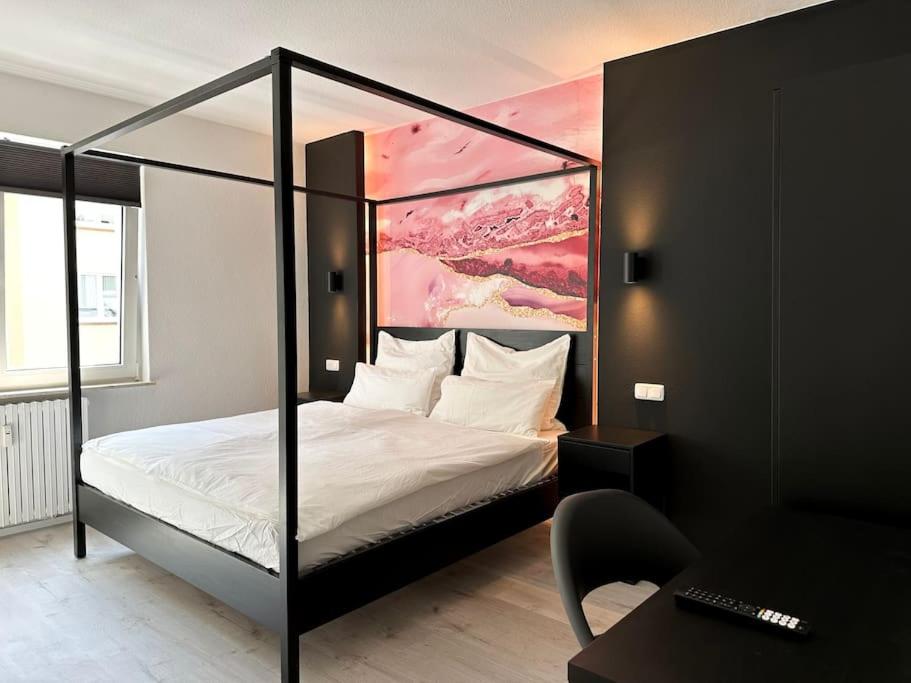 Postel nebo postele na pokoji v ubytování City Apartment with WIFI, Kitchen and 4K TV