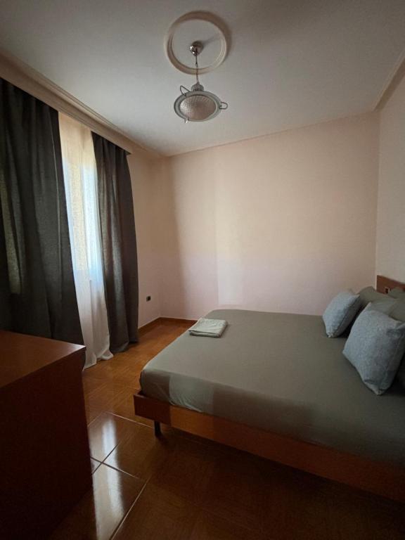 Postel nebo postele na pokoji v ubytování Hotel Vlora 78