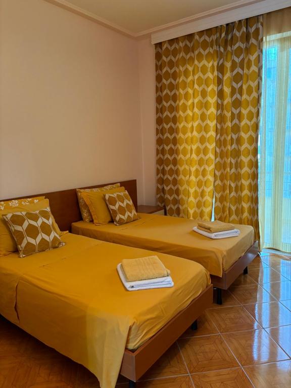 Postel nebo postele na pokoji v ubytování Hotel Vlora 78