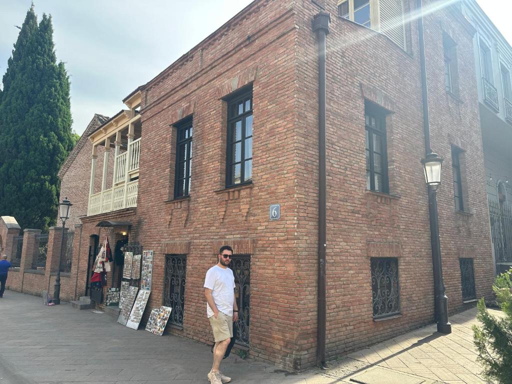 لابی و فضای عمومی House near Gabriadze teatre - تصویر ۵