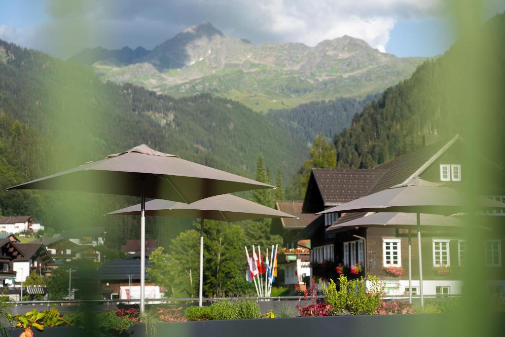 Nespecifikovaný výhled na hory nebo výhled na hory při pohledu z hotelu