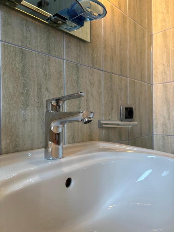 Koupelna v ubytování Hotel Vlora 78