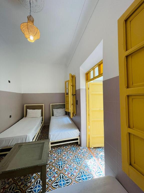 Postel nebo postele na pokoji v ubytování The Madrassa Hostel