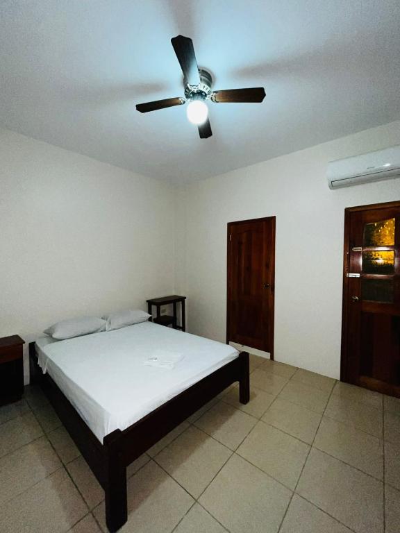 Postel nebo postele na pokoji v ubytování Hostal Luxuria Place