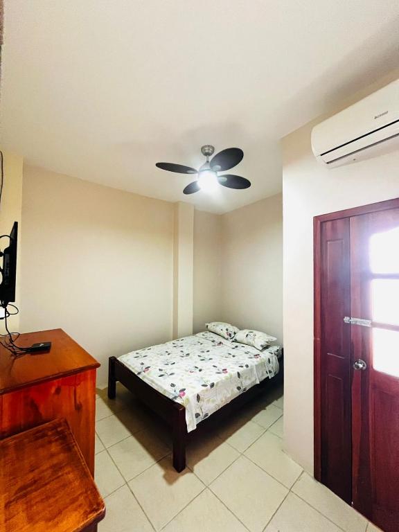 Postel nebo postele na pokoji v ubytování Hostal Luxuria Place