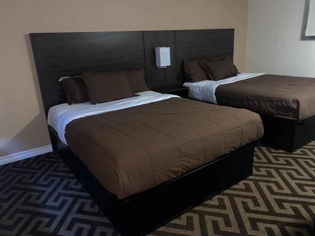 
Queen Room with Two Queen Beds - Non-Smoking
