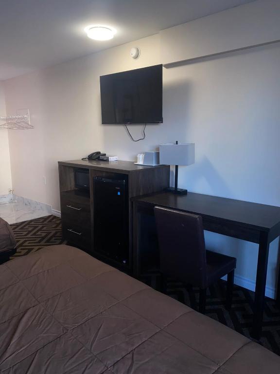 Falls Lodge by the Falls (Formerly Knights Inn) - Resim 32