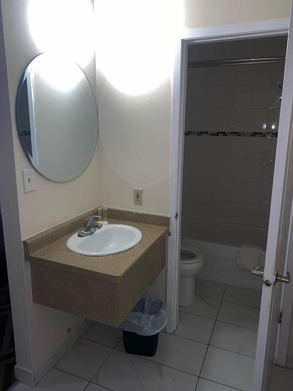 Falls Lodge by the Falls (Formerly Knights Inn) - Resim 34