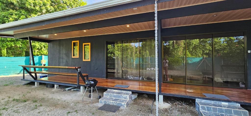 Patio nebo venkovní prostory v ubytování Cahuita Nest Containers studio homes