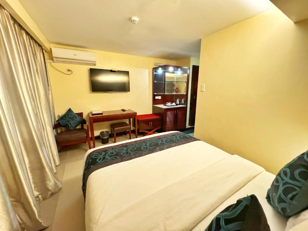 Postel nebo postele na pokoji v ubytování Golden Phoenix Hotel Boracay