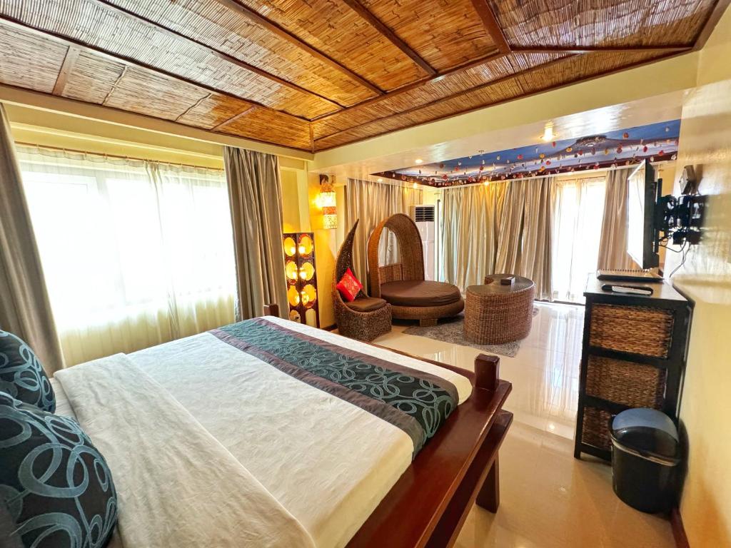 Postel nebo postele na pokoji v ubytování Golden Phoenix Hotel Boracay