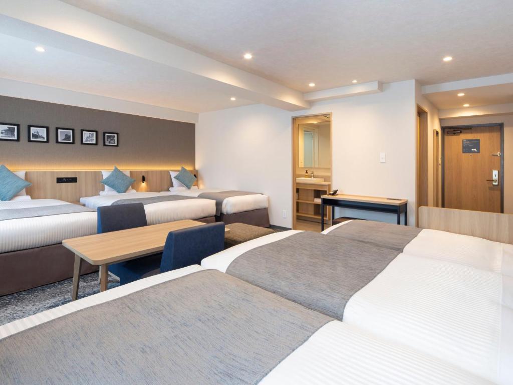 Postel nebo postele na pokoji v ubytování HOTEL MYSTAYS Iidabashi
