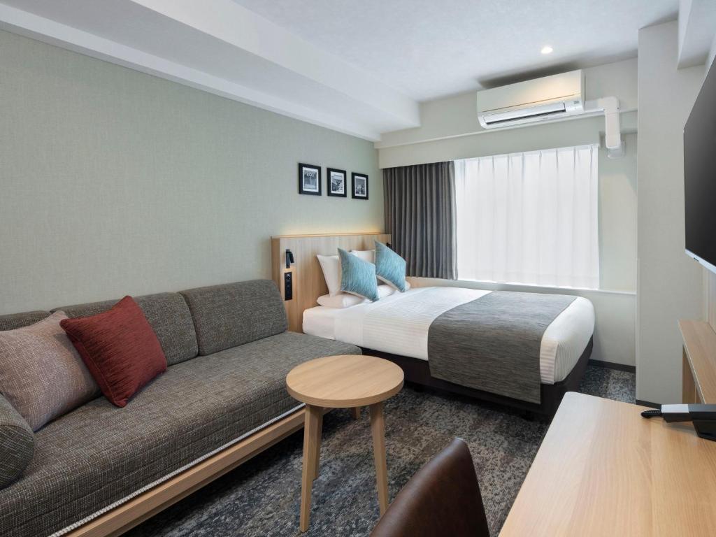 Postel nebo postele na pokoji v ubytování HOTEL MYSTAYS Iidabashi
