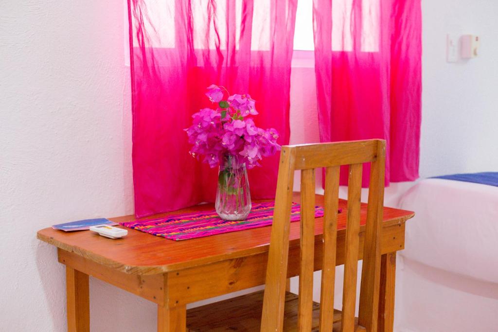 Postel nebo postele na pokoji v ubytování HOTEL LAS COLORADAS