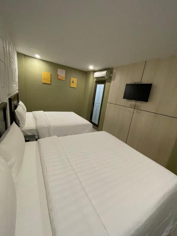 Postel nebo postele na pokoji v ubytování XTen Guest House near Harbour Bay Batam