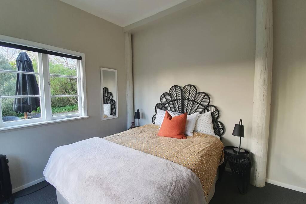 Postel nebo postele na pokoji v ubytování Hurstmere Cottage, Matakana