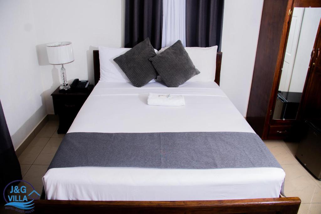 Postel nebo postele na pokoji v ubytování J&G Villa Hotel