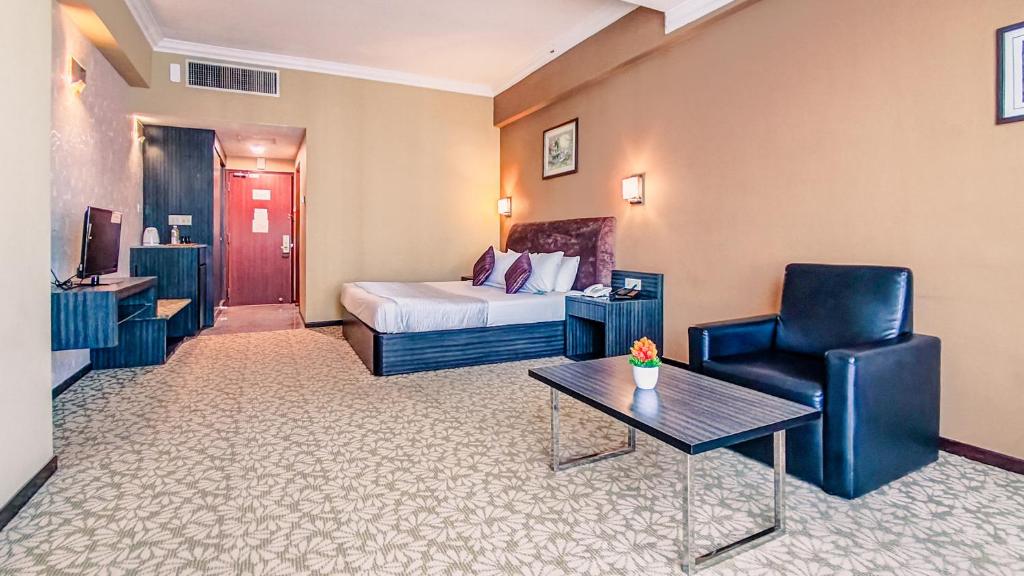 Postel nebo postele na pokoji v ubytování New York Hotel