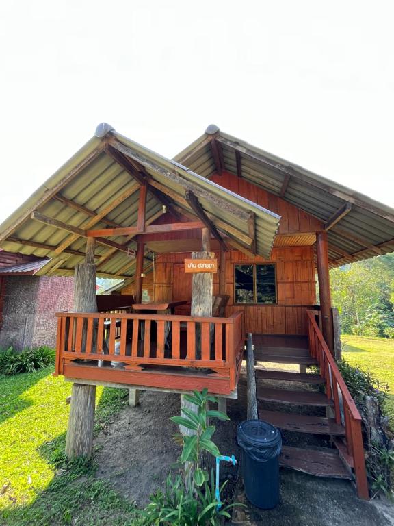 Κήπος έξω από το Angha forest view บ้านปลายนา