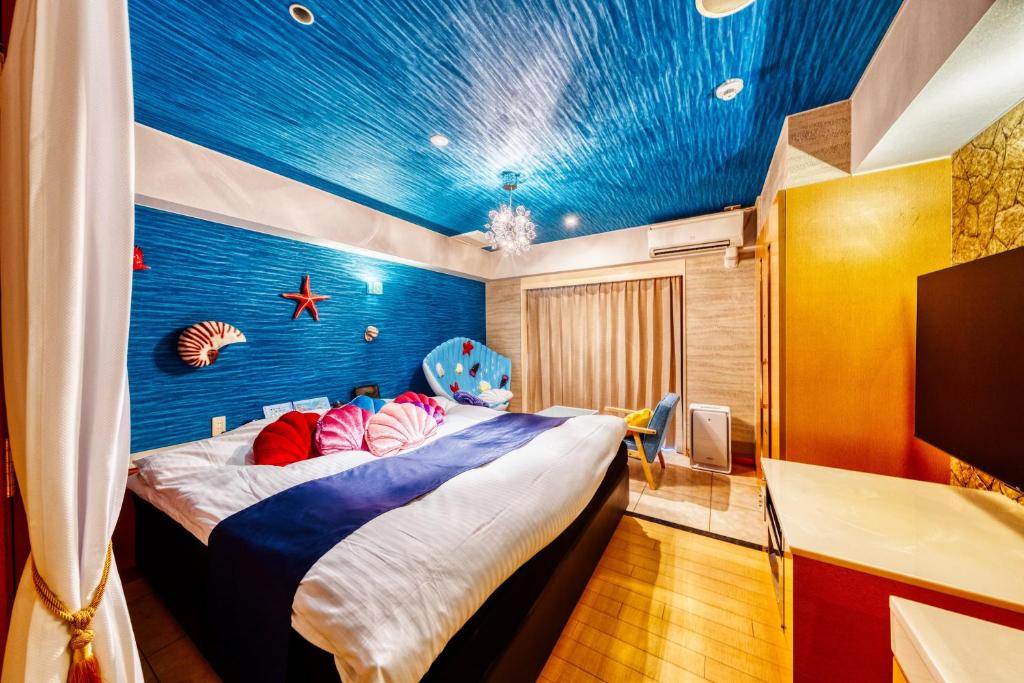 Postel nebo postele na pokoji v ubytování HOTEL ATLANTIS NUMAZU -Adult Only