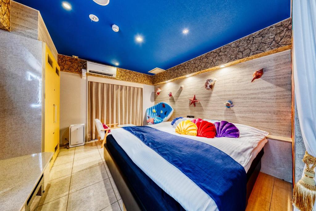 Postel nebo postele na pokoji v ubytování HOTEL ATLANTIS NUMAZU -Adult Only