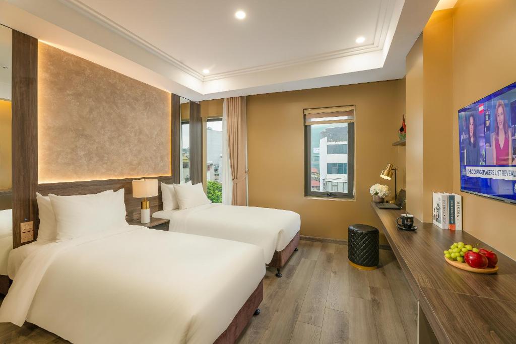 Postel nebo postele na pokoji v ubytování Gilson Hanoi Hotel
