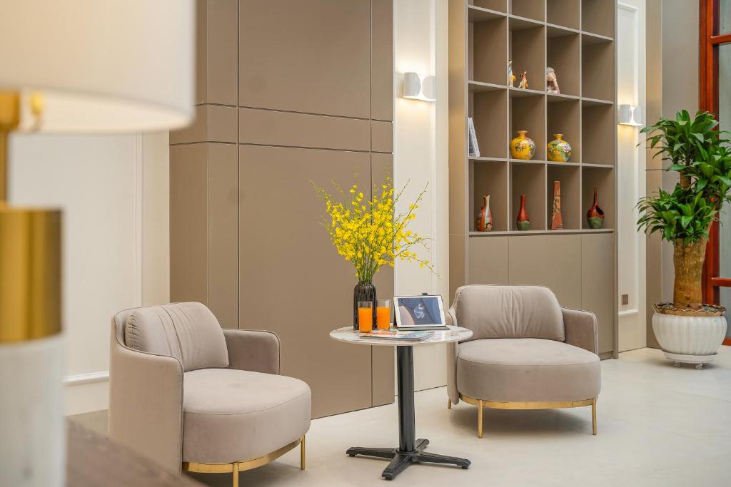 Posezení v ubytování Gilson Hanoi Hotel