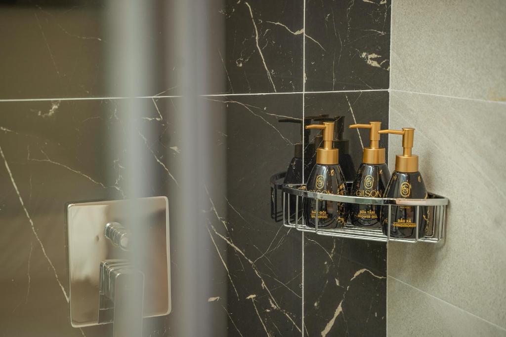 Koupelna v ubytování Gilson Hanoi Hotel