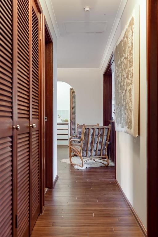 a hallway with a chair in a room at Roo With A View By Swan Bnb Management in Preston Beach