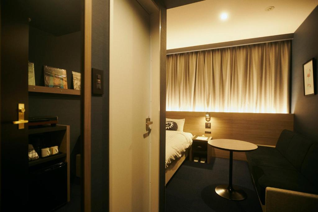 Posezení v ubytování Hotel She, Osaka
