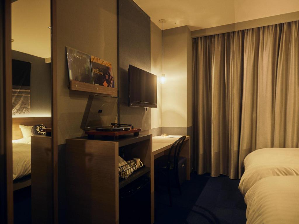 Postel nebo postele na pokoji v ubytování Hotel She, Osaka