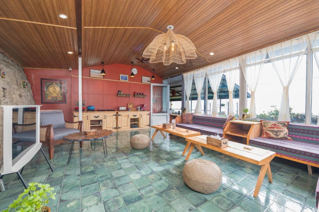 Area soggiorno di Cedar Hill Lodge - A Boutique Homestay
