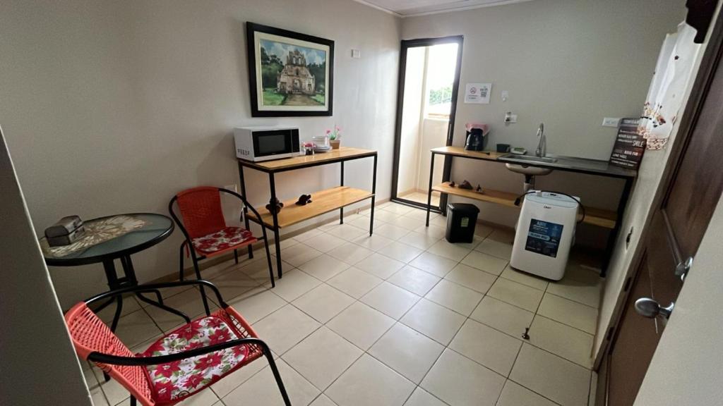 Kuchyň nebo kuchyňský kout v ubytování Rivera Family Airport Apartments