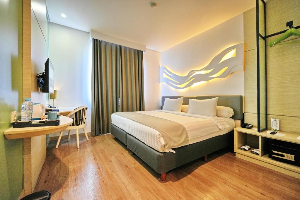 Postel nebo postele na pokoji v ubytování Bonnet Hotel Surabaya