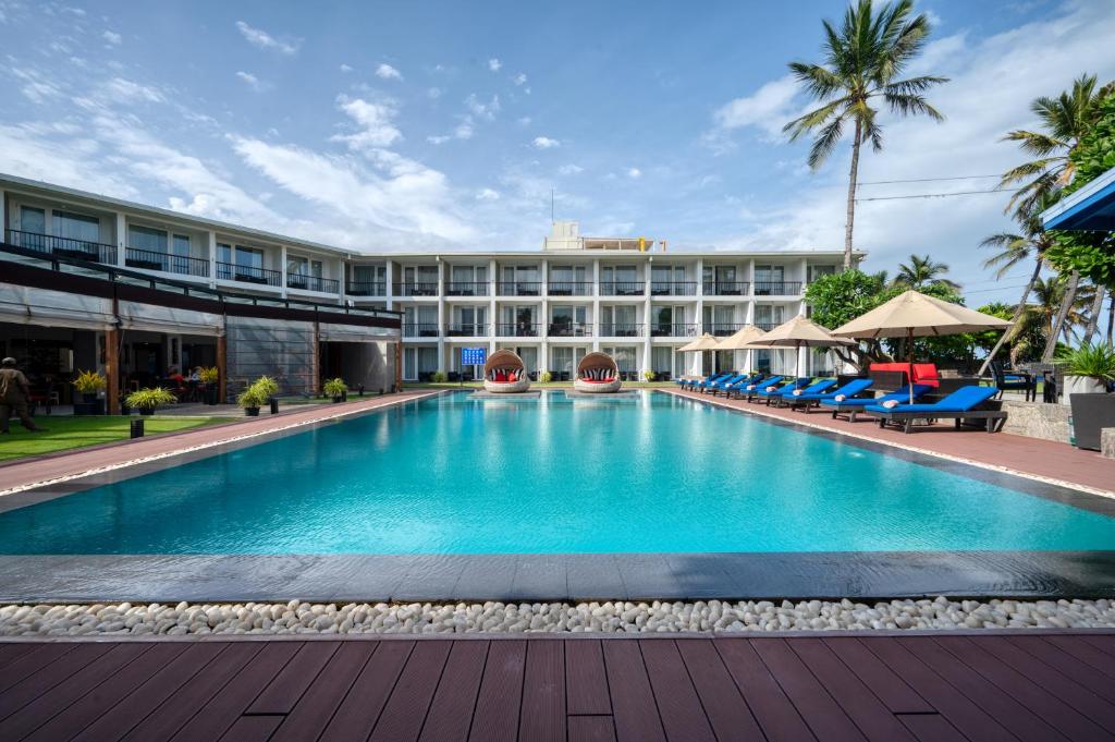 Bazén v ubytování Camelot Beach Hotel nebo v jeho okolí