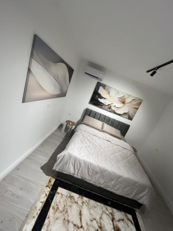 Postel nebo postele na pokoji v ubytování Green Luxe Suites
