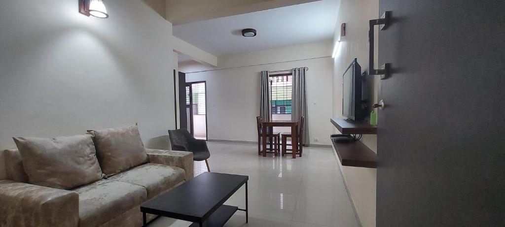 Tranquil Serviced Apartments - Apartment With Balcony