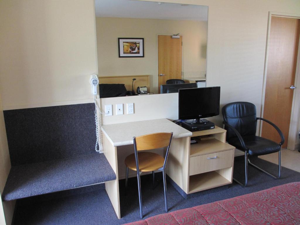 Alhambra Oaks Motor Lodge - Resim 44