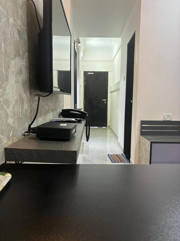 TV a/nebo společenská místnost v ubytování Henmil Hotel