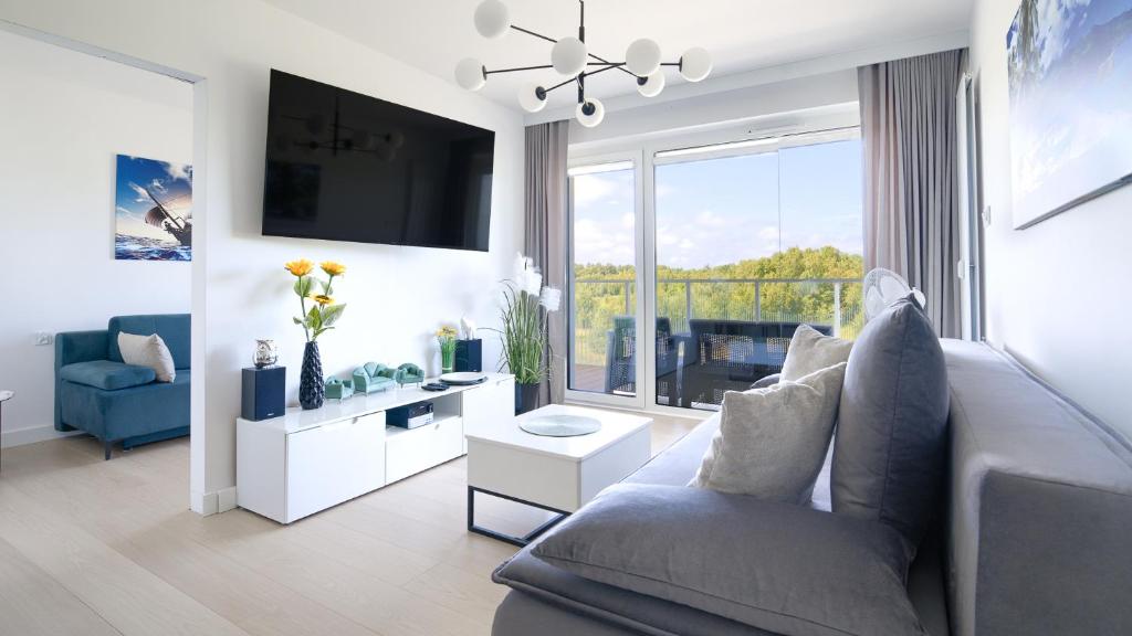 Televízia a/alebo spoločenská miestnosť v ubytovaní Apartamenty Sun & Snow Polanki Aqua z basenem